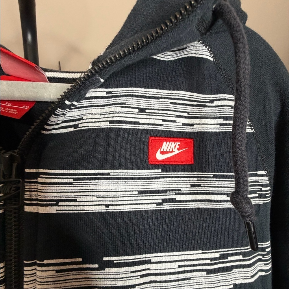 Nike Black and White Zip-Up Hoodie Size XL - Picture 4 of 10